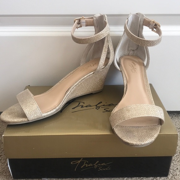 gold 2.5 inch heels